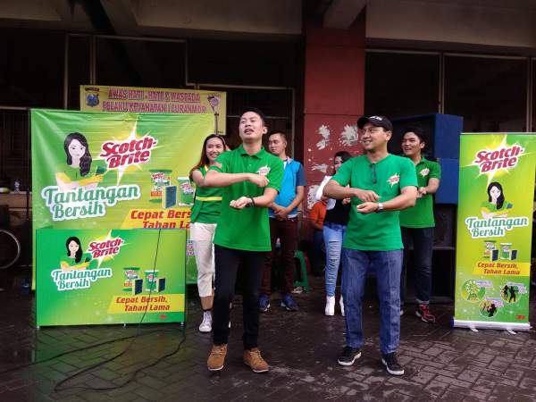 Tim Tantangan Bersih Senam Jingle Scotch-Brite