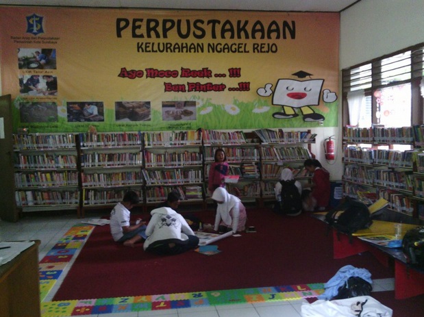 Suasana Perpustakaan Kelurahan Ngagel Rejo Surabaya