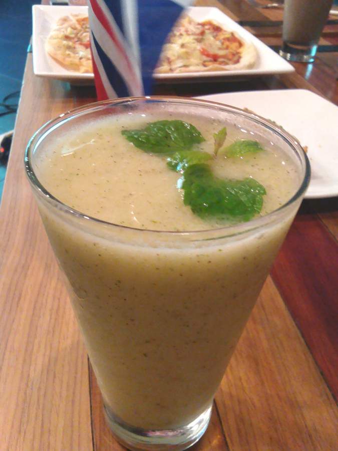 Kiwi Juice ala Stilrod Cafe ini tidak menggunakan gula dan sirup tetapi menggunakan madu