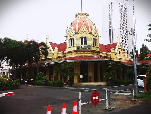 Balai Pemuda dan Pusat Informasi Wisata Surabaya
