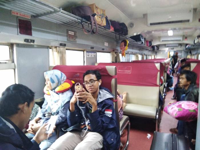 Naik Kereta Api Kertajaya dari Surabaya ke Jakarta