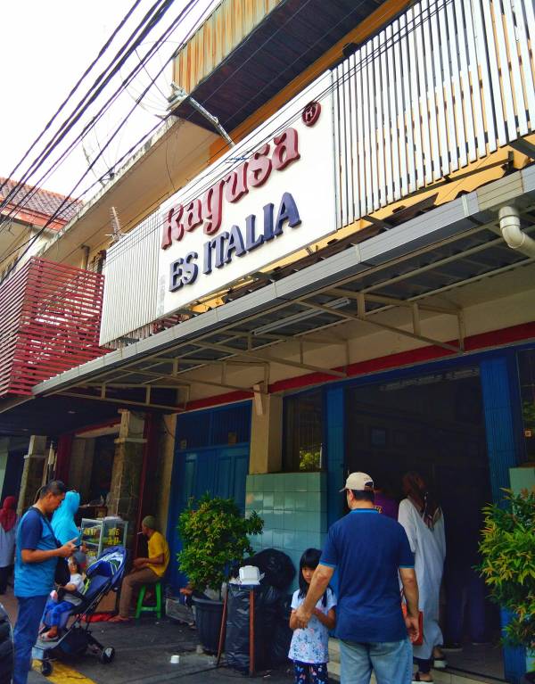 Kedai Ragusa Es Italia di jalan Veteran Gambir Jakarta
