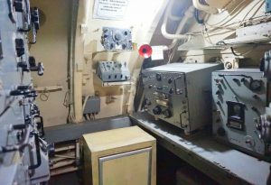 Ruang Komunikasi kapal selam Monkasel