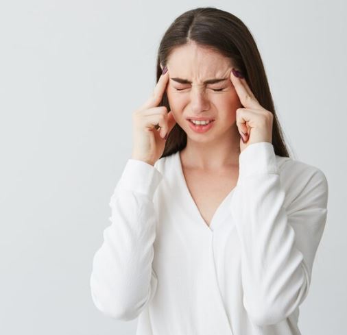 cara mengatasi sakit kepala saat menunduk
